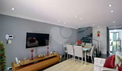 Casa de 110m²  reformada com 3 dormitórios, 2 suítes, 1 vaga no Bosque da Saúde.