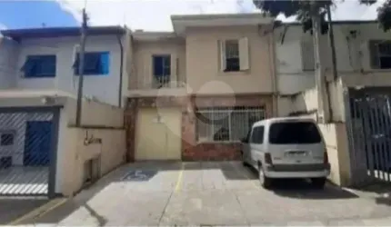 Sobrado no Coração da Lapa. Excelente localização perto de comércios, padarias e Shopping Bourbon!!