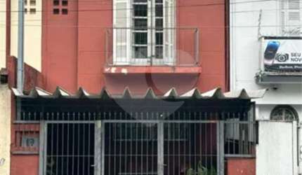 Ótimo Sobrado para fins comerciais ou residenciais. Clinicas, Consultórios e Escritórios. Imóvel Ideal