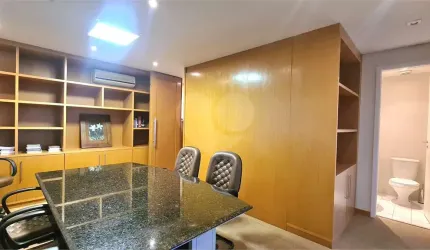 Sala comercial com 95m² com varandas, 2 banheiros e 2 vagas em frente ao metrô Paraíso