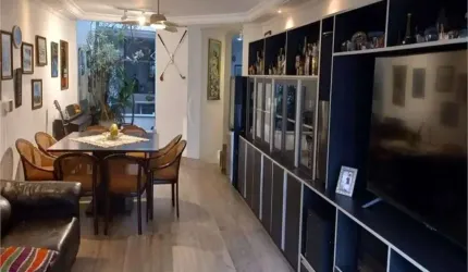 Sobrado de 290m2  com 4 dormitórios, em condomínio de rua sem saída !