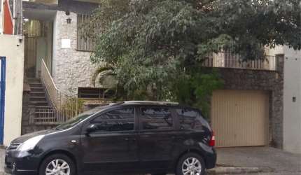 Casa ampla em ótimas condições a 380 metros do Metrô Praça da Arvore. Única na Região!!