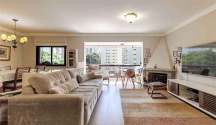 Apartamento em Moema, 3 quartos, 2 vagas, face norte