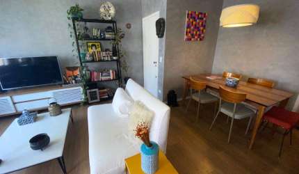 Apartamento reformado a venda em Moema, com 85 m2, sala ampliada, 2 dormitórios e 1 vaga