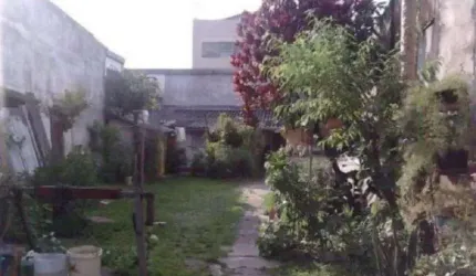 Excelente localização, terreno com casa térrea (para derrubar), próximo ao Parque da Cidade.