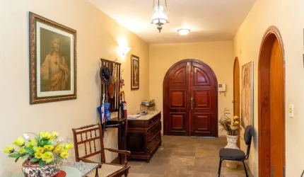 LINDO SOBRADO COM  PISCINA, 4 SUÍTES, 4  VAGAS DE GARAGEM