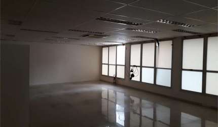 Salas comerciais, em excelente condomínio, com laje de 704 m²