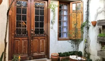 Lindo sobra na Chácara Sto Antônio, todo reformado! 3 dormitórios, 1 suíte.
