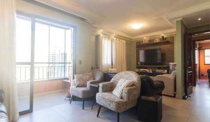 Apartamento com dois dormitórios na Saúde.