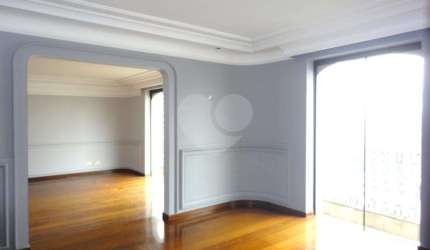 Apartamento em Moema, um por andar, 235 m² com 4 dormitórios e 3 vagas