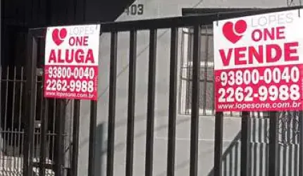 Sobrado amplo em Frente West PLaza com 04 dormitórios 02 salas corredor lateral e 02 duas vagas.