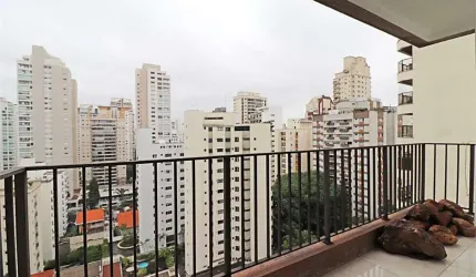Linda cobertura com 376,53 mts, na melhor localização do Campo Belo.