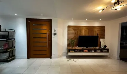 Sobrado Reformado à venda na Saúde c/160m2 - 3 Quartos/1 Suíte/2 Vagas de garagem
