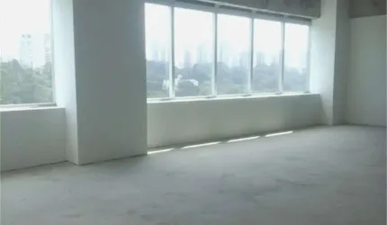 Sala comercial em empreendimento premiado!