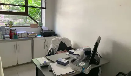 Comercial para locação no Itaim. Pé na calçada. Casa de 2 andares, pode alugar separadamente.