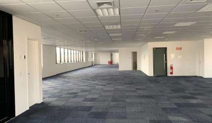 Andar corporativo com 4 salas comercias unificadas