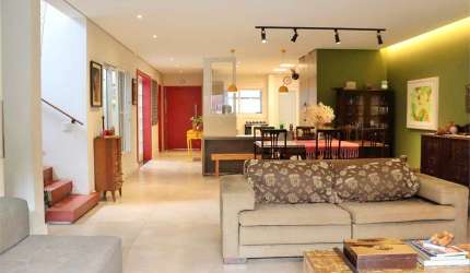 Casa Nova na Saúde c/380m2 de construção - 6 Quartos/4 suítes/4 Vagas na garagem