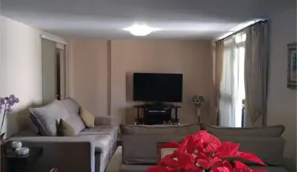 Apartamento duplex, espaçoso, ensolarado. Ideal para uma bela modernização.