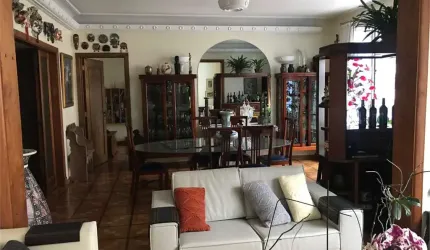 Apartamento de 345m2, 1 por andar.4 dormitórios (sendo 1 suite e 1 closet).
