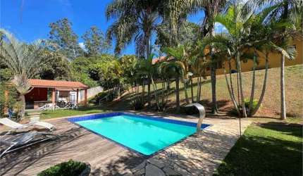 Casa na Fazendinha com 4 dormitórios, 2 suítes, 5 banheiros, 6 vagas com Piscina, natureza e vista