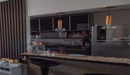 Apartamento em andar alto. Com 1 dormitório.
