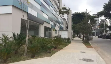 Loja novíssima de esquina na Rebouças !!!!