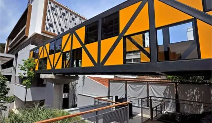 Sala comercial de 238m2 em perdizes alto padrão, com 2 salas, 2 banheiros e 4 vagas de garagem.