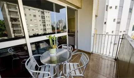 Apartamento em Perdizes com 205m² com 3 dormitórios sendo 1 suíte com 2 vagas.