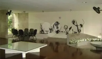 Apartamento na Vila Olímpia com 3 dormitórios (uma suíte), 2 banheiros e 91m², Estuda Permuta.