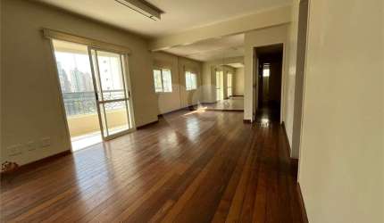 Apartamento com 128 m²  em Moema com 03 quartos, 02 vagas