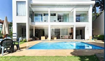 Casa 5 Dormitórios ( suíte) -5 Vagas de Garagem -Piscina - totalmente Reformada