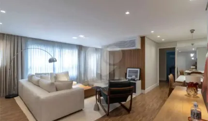125m² reformado no miolo do Itaim