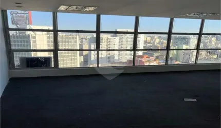 Laje comercial para locação com 420m² na Rua da Consolação, São Paulo.