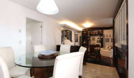 Apartamento de 220m2  com 4 dorms (sendo 2 suítes) e 4 vagas em Moema Passáros.