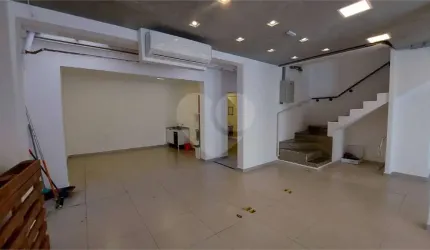 Casa Comercial Reformada Moema Pássaros