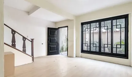 Casa - Perdizes - 3 Dormitórios  - 198m².