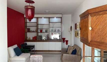 Apartamento com dois dormitórios, sala com varanda integrada, 1 vaga na Vila Nova Conceição