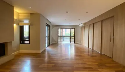 Apartamento à venda em Moema 216m², 4 dormitórios, 3 suítes, fora de rota na melhor localização!