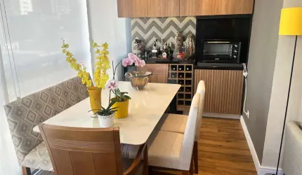 Apartamento à venda na Saúde-SP, com dois quartos sendo uma suíte, dois banheiros, duas vagas.