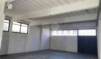Prédio comercial para locação com 371m² na Vila Cruzeiro