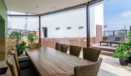 Cobertura de mais de 400m2 a venda no Paraiso