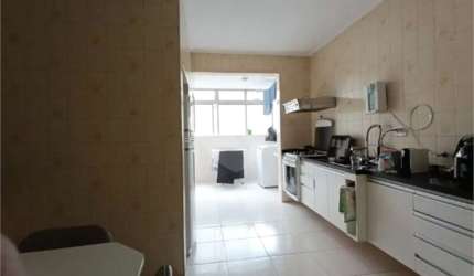 Apartamento na Vila Mariana - São Paulo - SP - 2 quartos, 2 wc, 1 vaga a 850m do metrô Ana Rosa.
