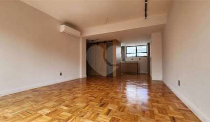 Apartamento à Venda reformado com 3 dorms e 1 vaga na Vila Nova Conceição