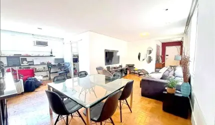 Apartamento reformado pertinho da Praça Buenos Aires.
