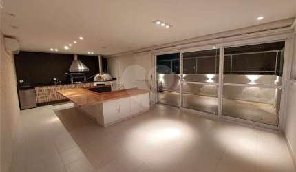 Cobertura triplex 2 suítes  2 vagas  182m²  Itaim Bibi