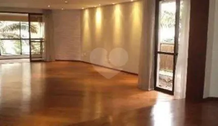 RUA PEQUENA E MUITO CHARMOSA. APARTAMENTO LUXUOSO PARA LOCAÇÃO OU VENDA.