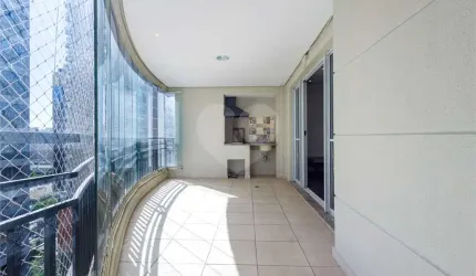 Apartamento com 156m² - 4 quartos sendo 3 suítes - andar alto - varanda gourmet - 2 vagas