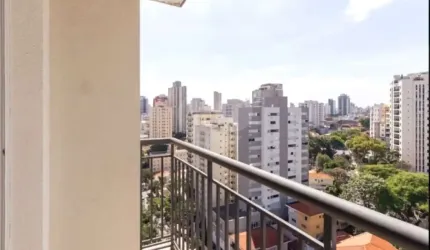 Condomínio completo a 500m da Praça da Árvore.