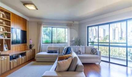 Apartamento em Pinheiros com 3 quartos 3 vagas e Varanda