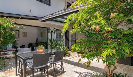 CASA REFORMADA NO CAMPO BELO; 339M2, 4 DORMS, SENDO 1 SUÍTE; ESPAÇO GOURMET, ESCRITÓRIO, 3 VAGAS